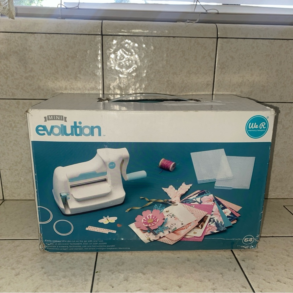 We R Memory Keepers Mini Evolution Machine NEW OPEN BOX